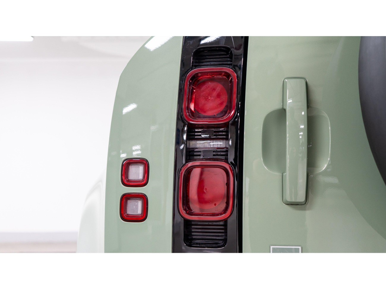 Land Rover Defender 2023