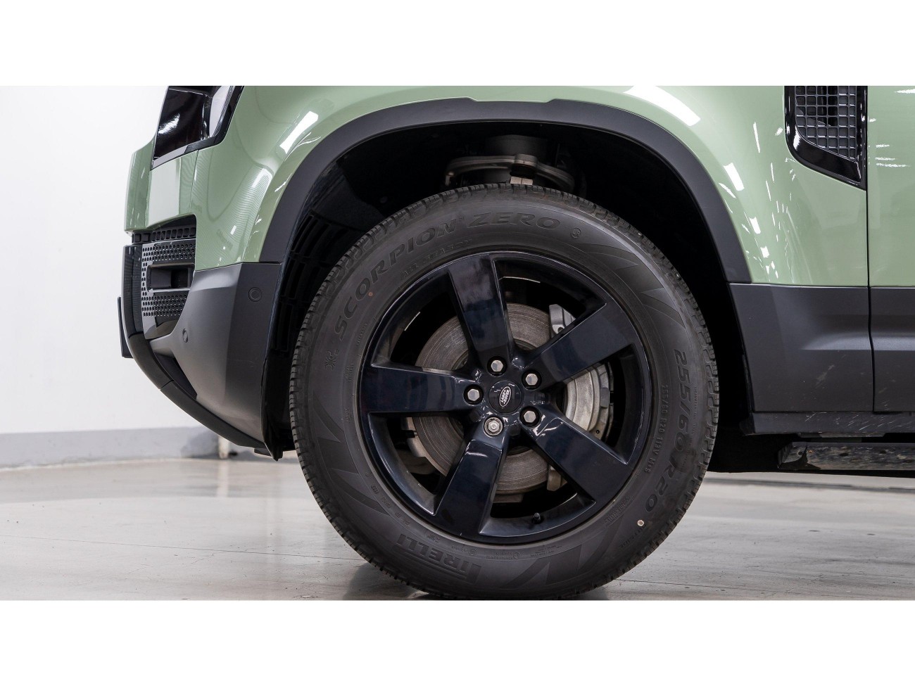Land Rover Defender 2023