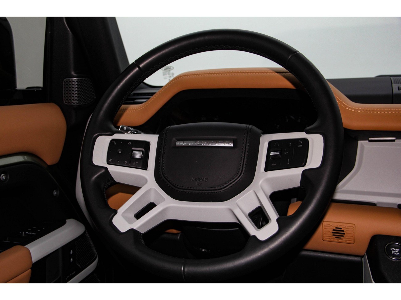 Land Rover Defender 2023