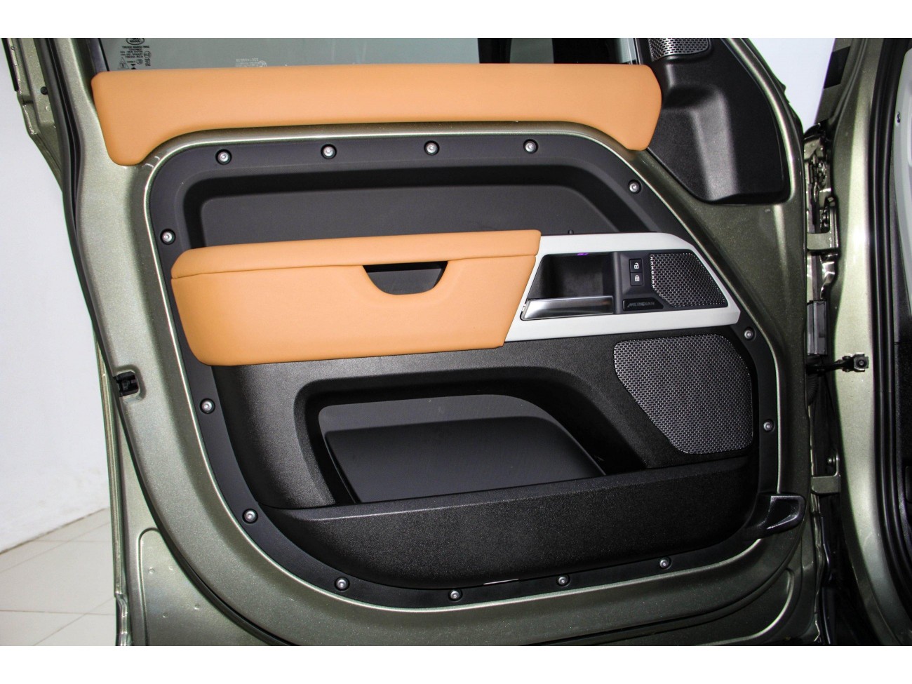 Land Rover Defender 2023