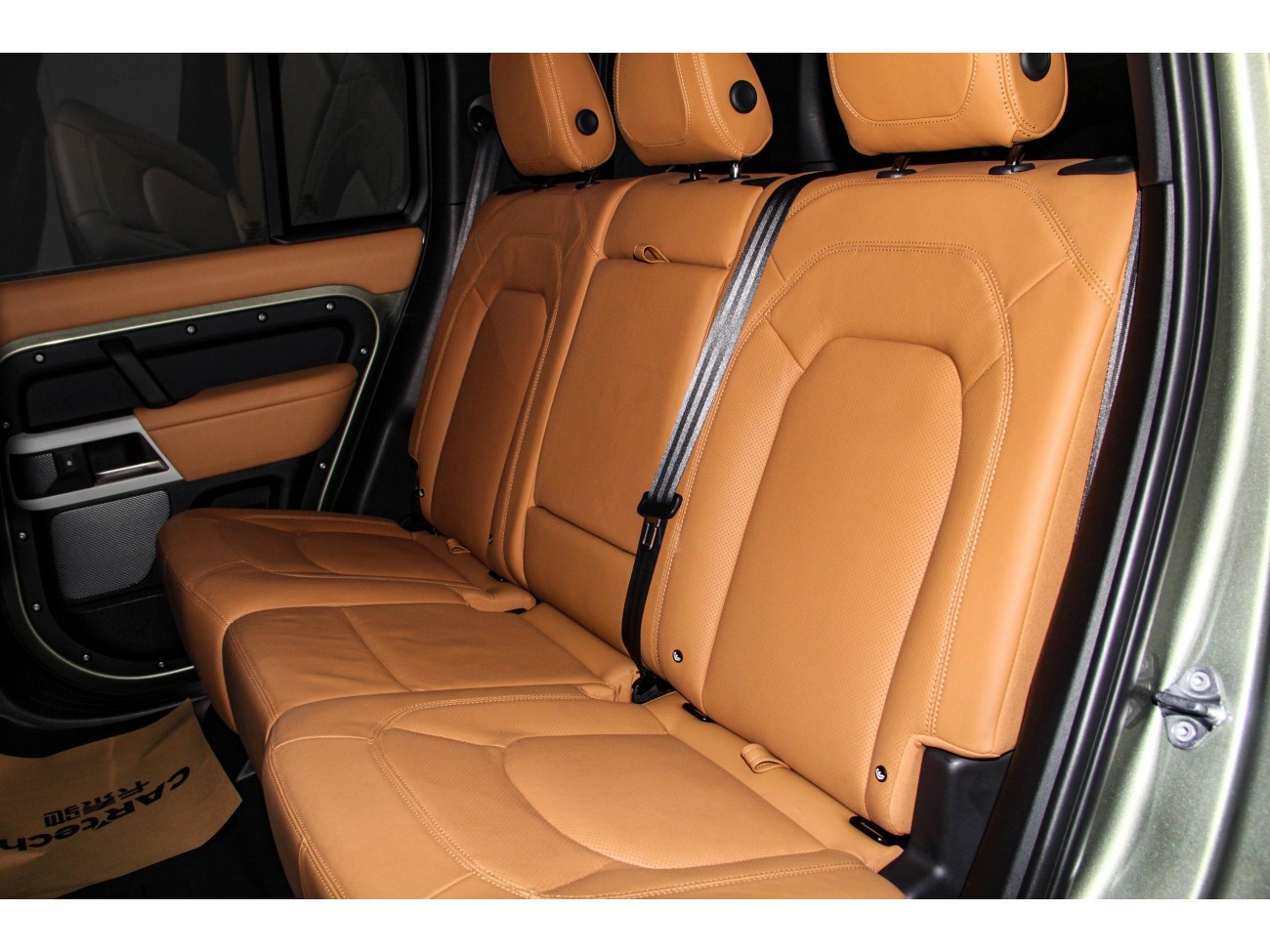 Land Rover Defender 2023
