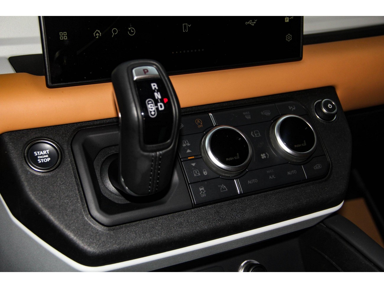 Land Rover Defender 2023