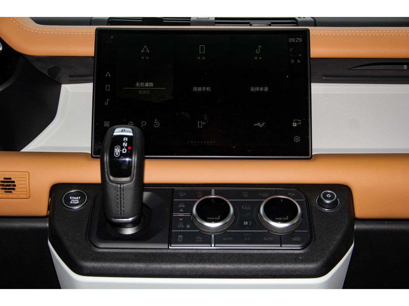 Land Rover Defender 2023