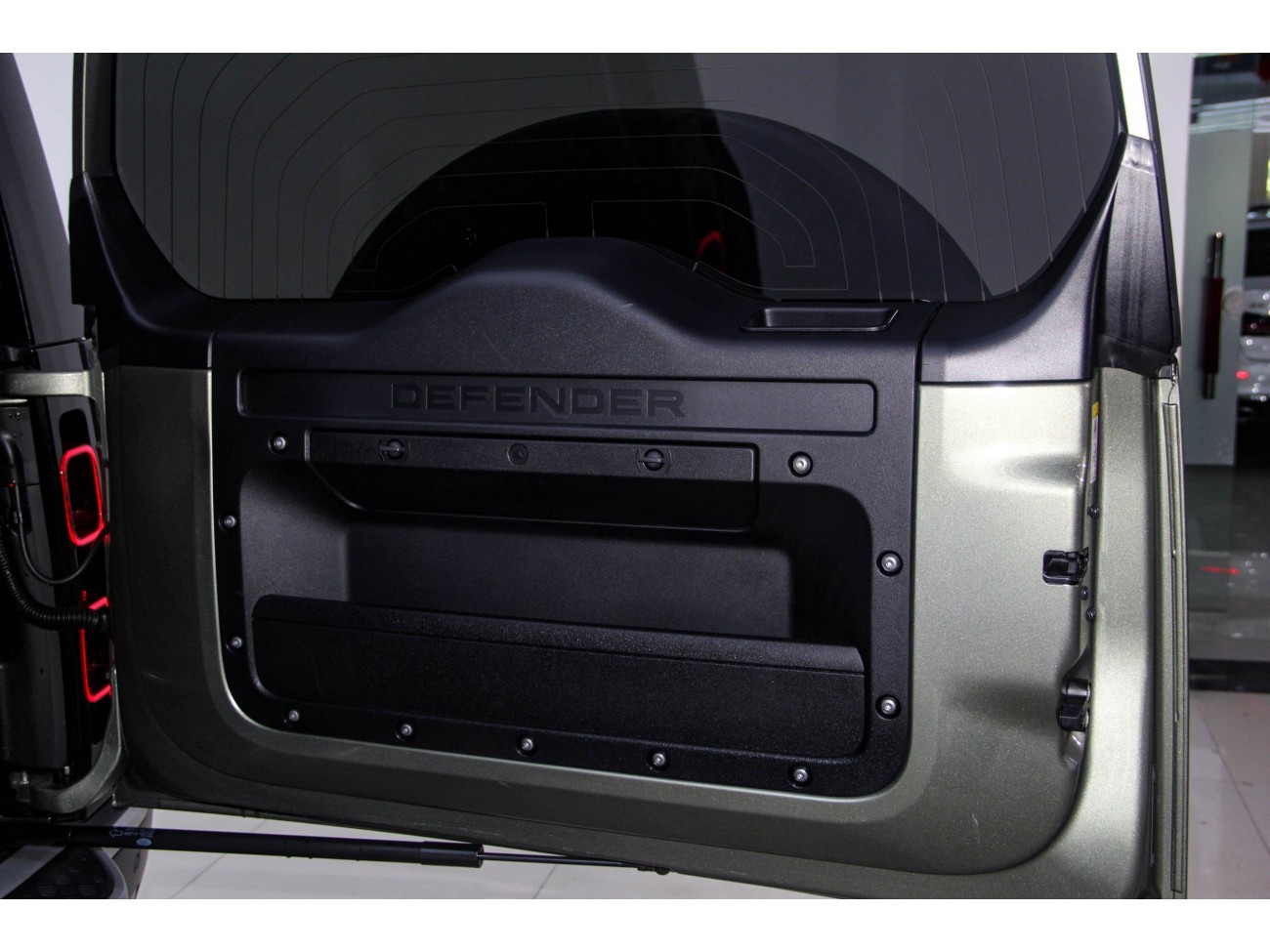 Land Rover Defender 2023