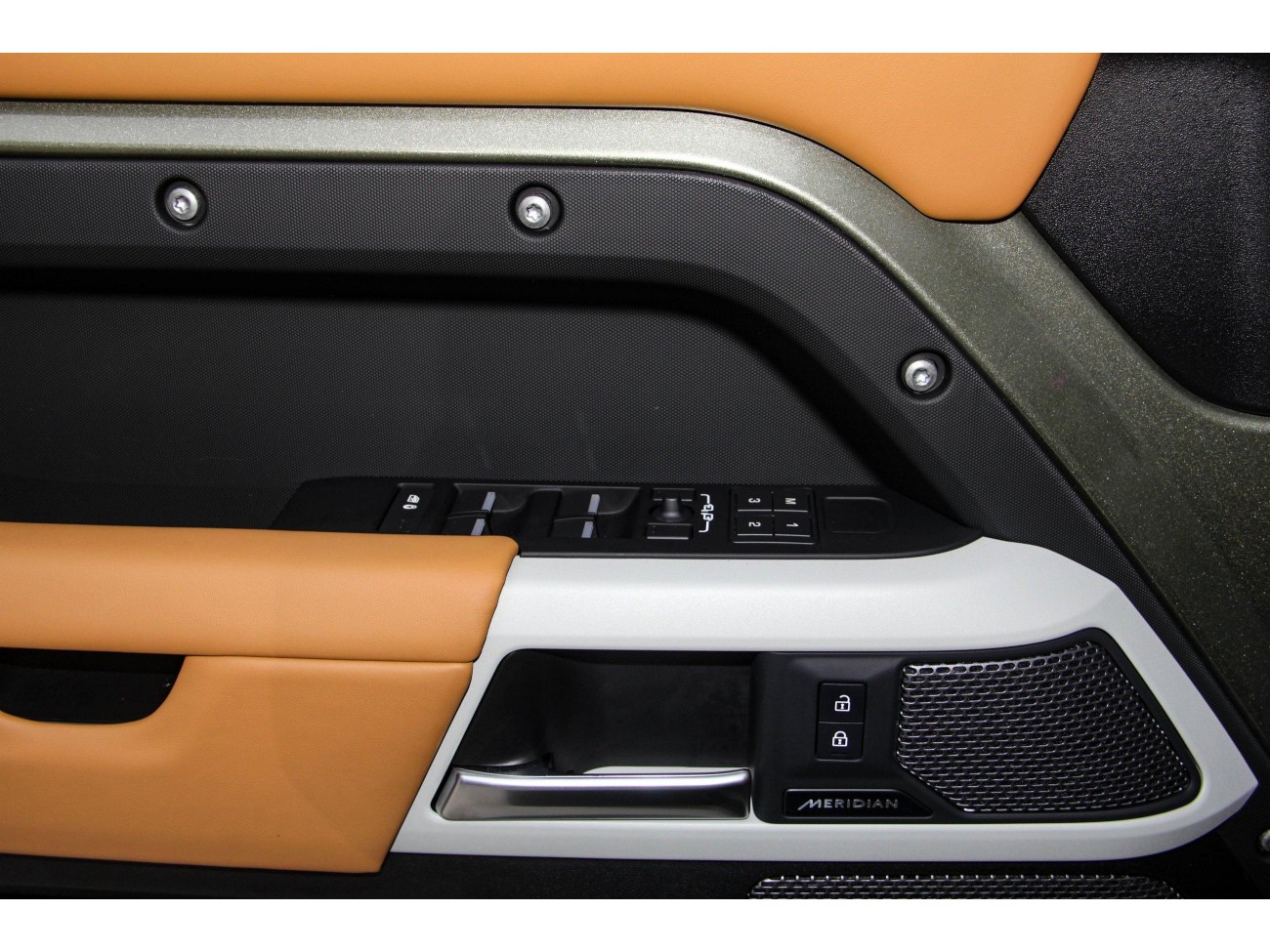 Land Rover Defender 2023