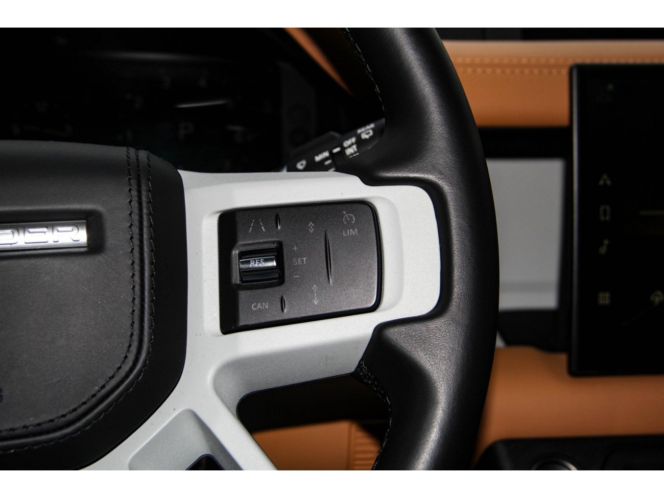 Land Rover Defender 2023