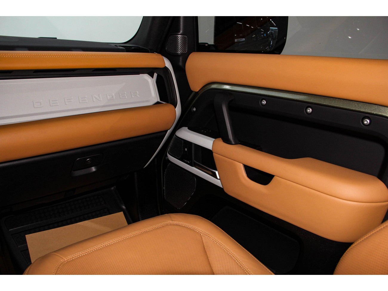 Land Rover Defender 2023