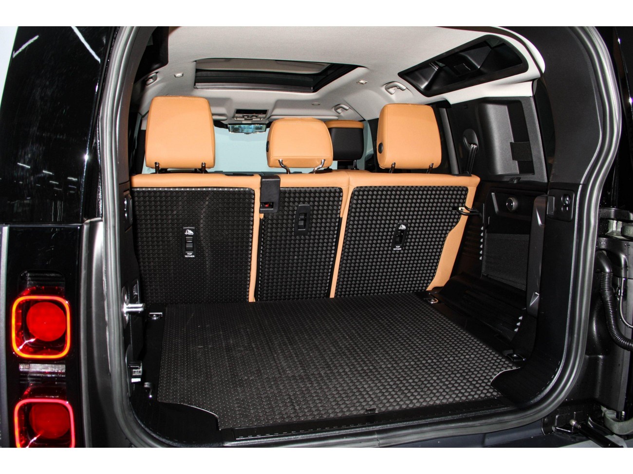 Land Rover Defender 2023