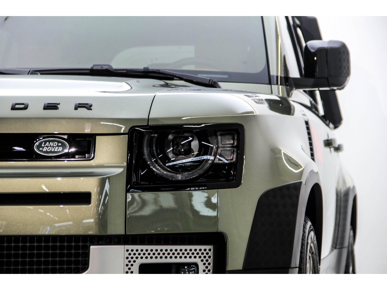 Land Rover Defender 2023