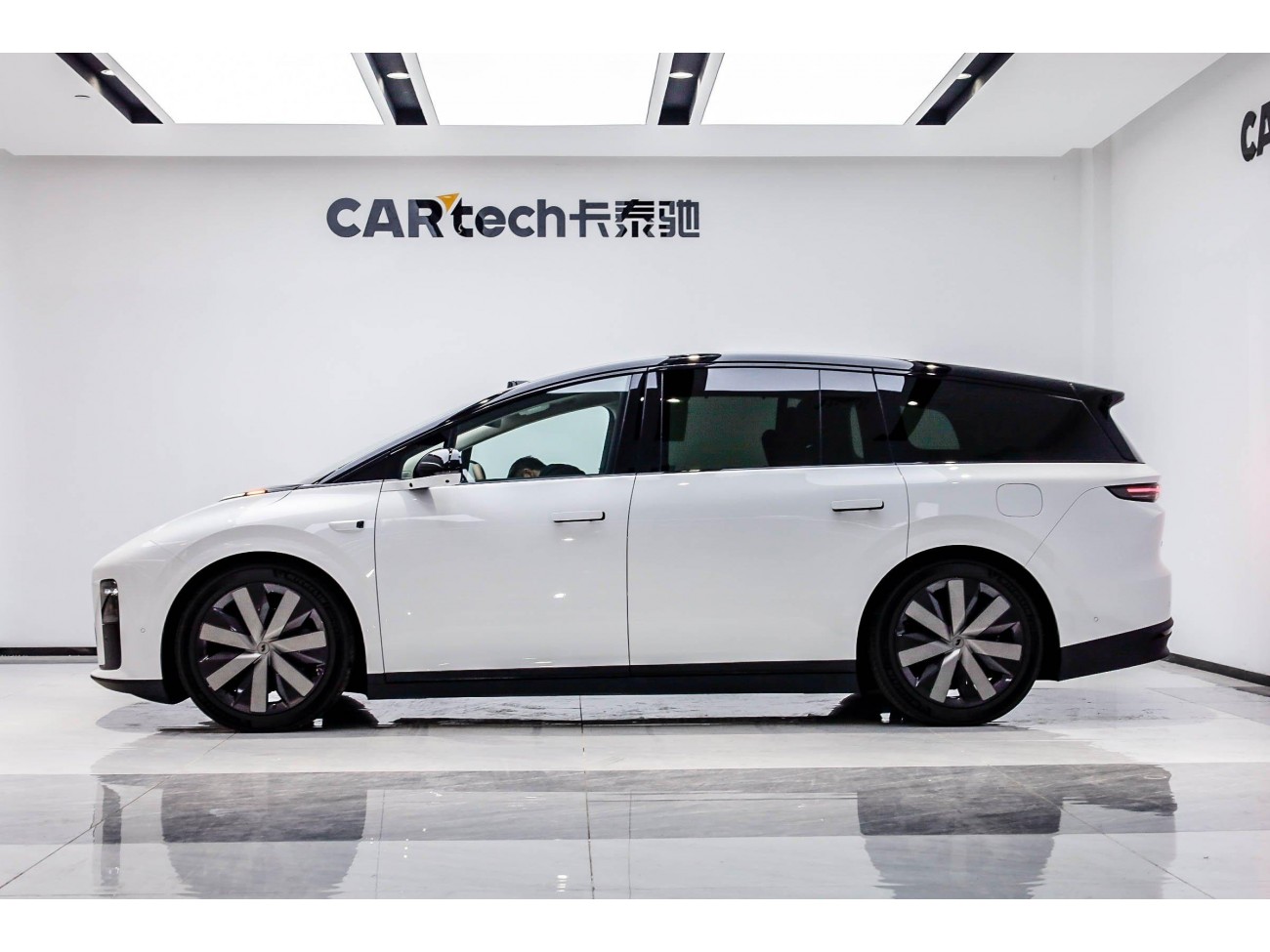 Li Auto i8 2025