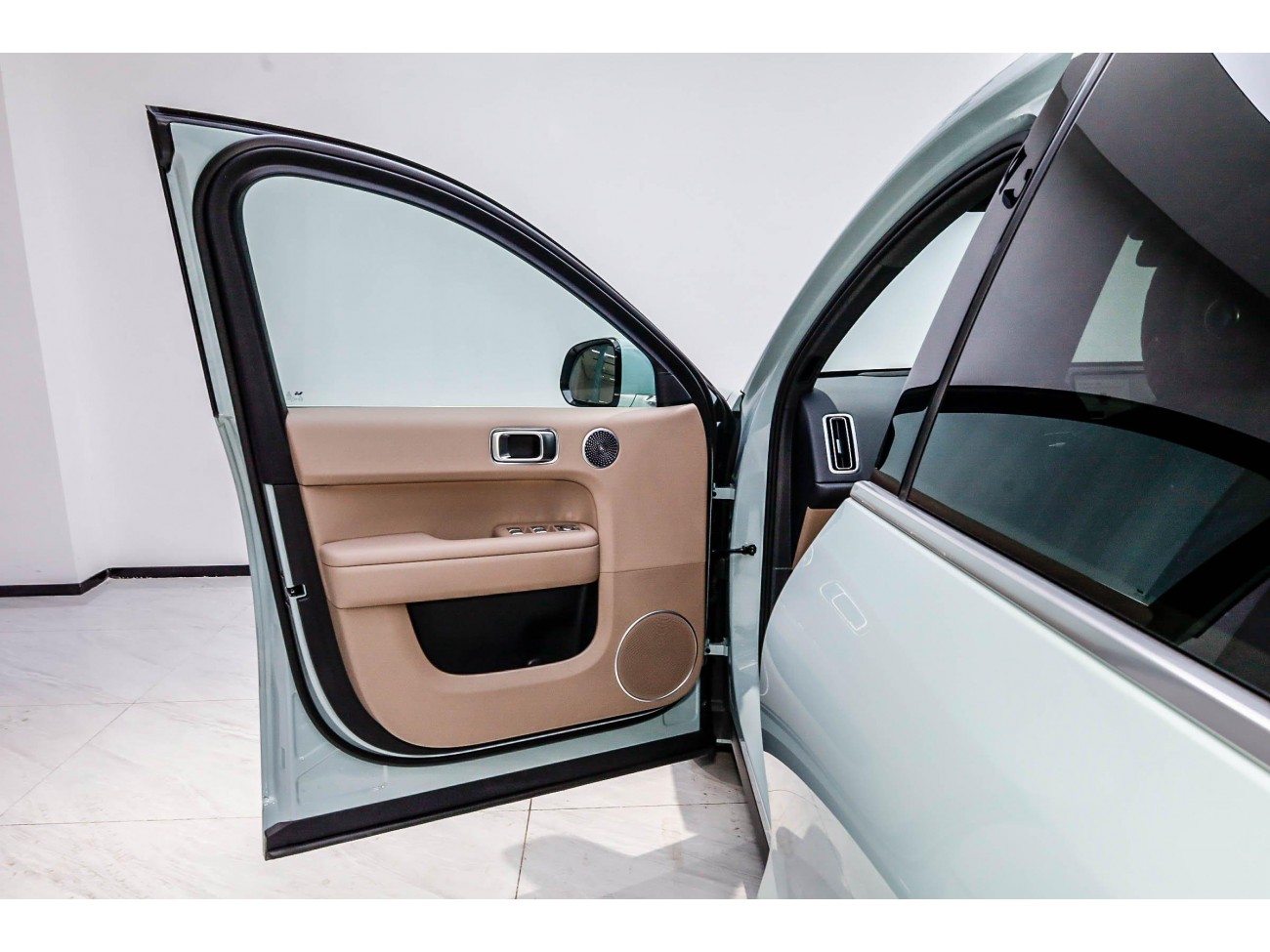 Li Auto L6 2025