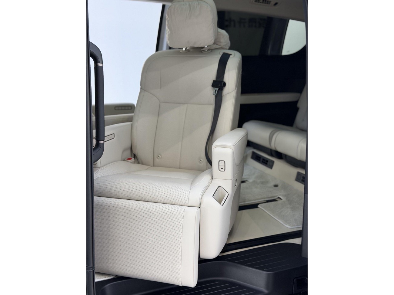 Li Auto MEGA 2025