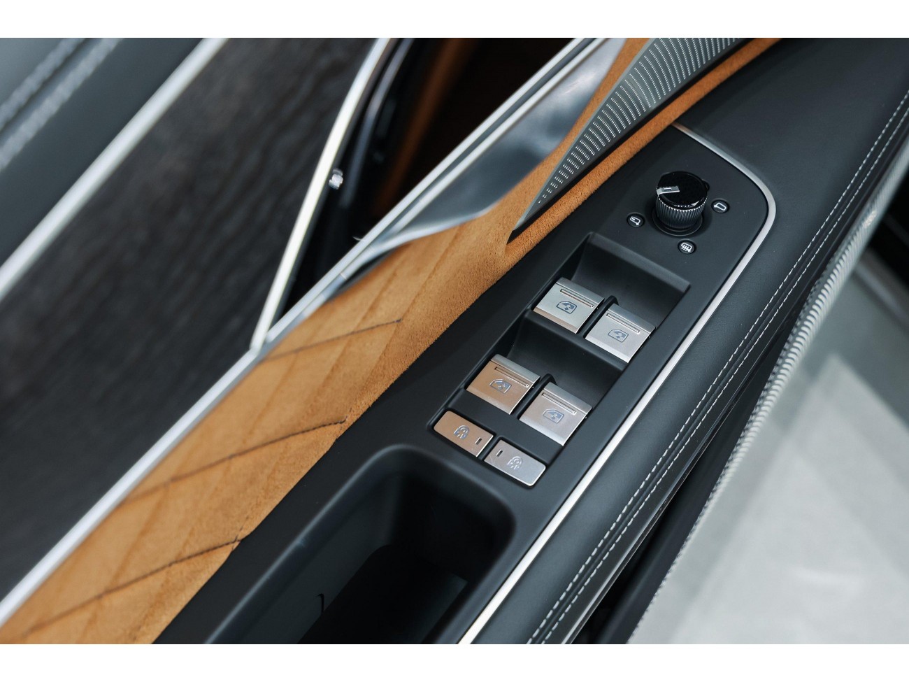 Audi A8L 2025