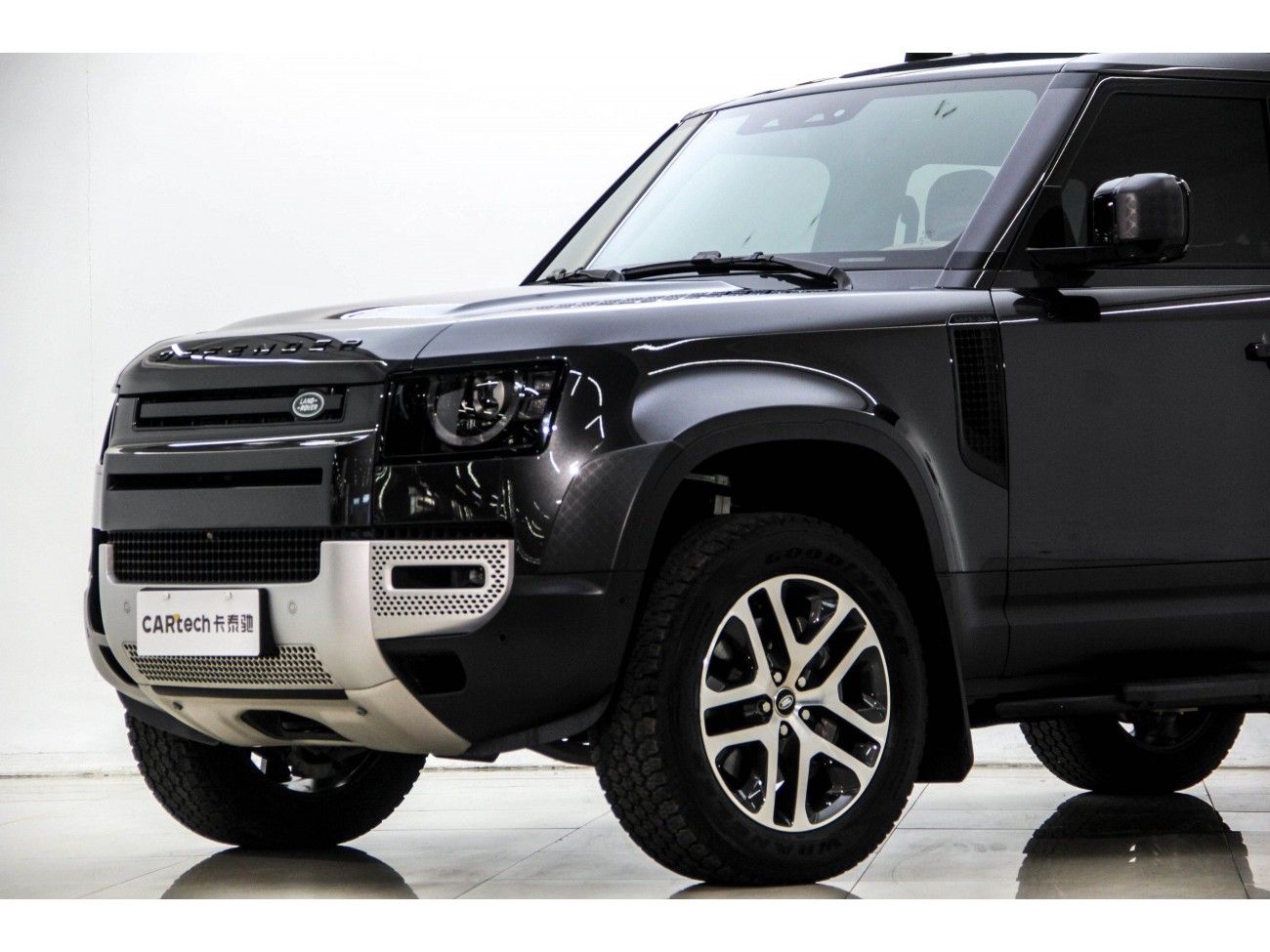 Land Rover Defender 2025