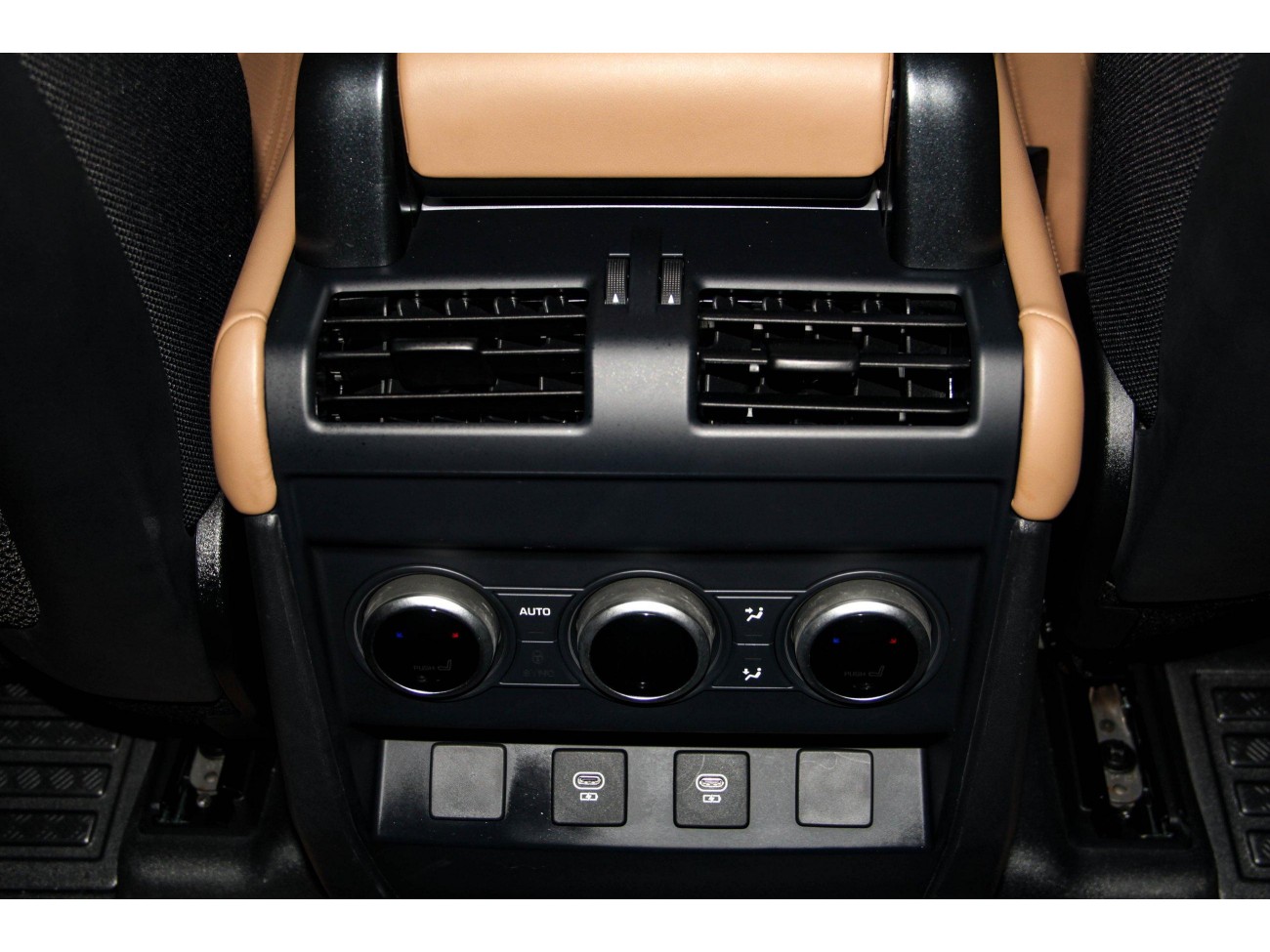 Land Rover Defender 2025