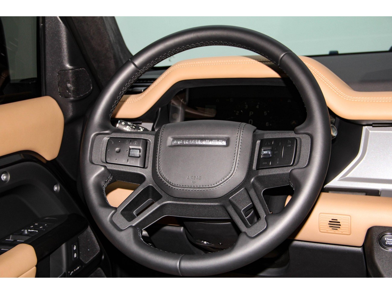 Land Rover Defender 2025