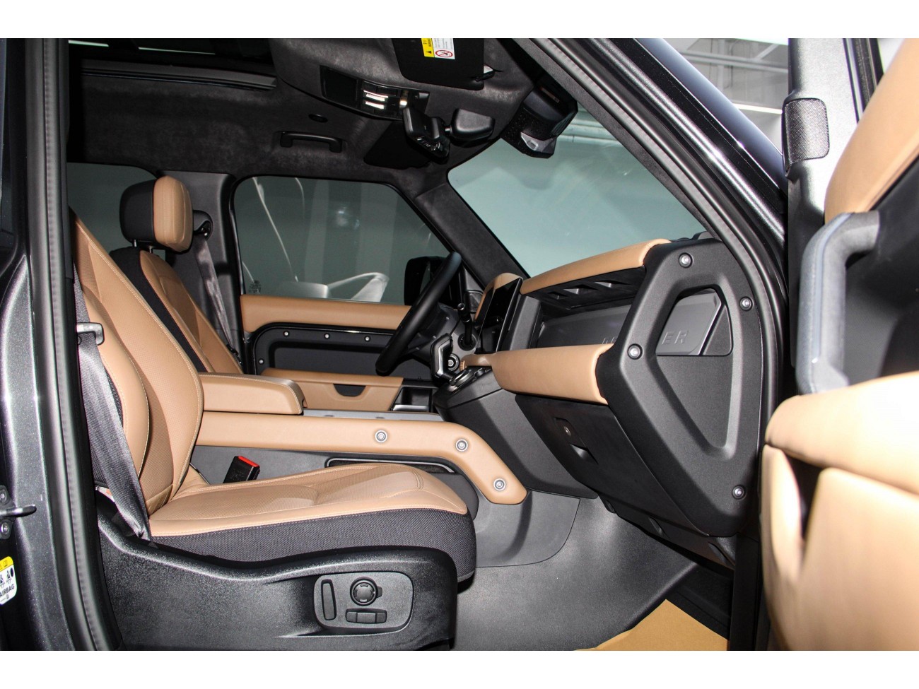 Land Rover Defender 2025