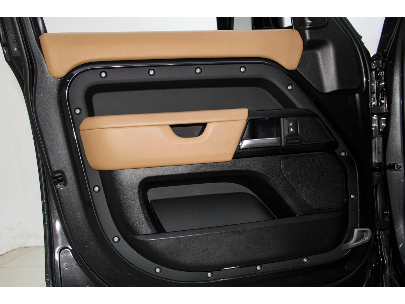 Land Rover Defender 2025