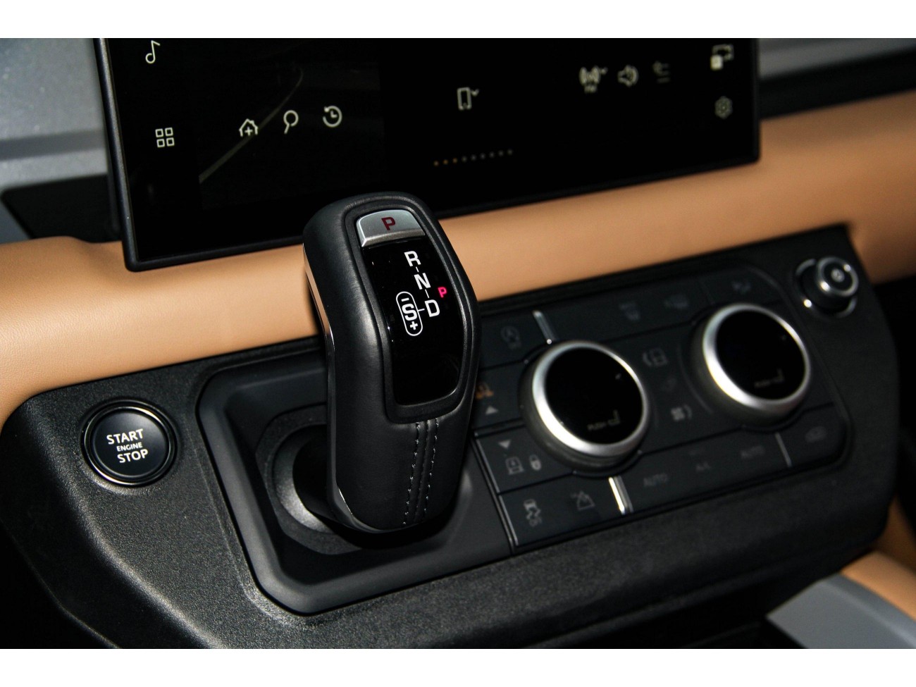 Land Rover Defender 2025