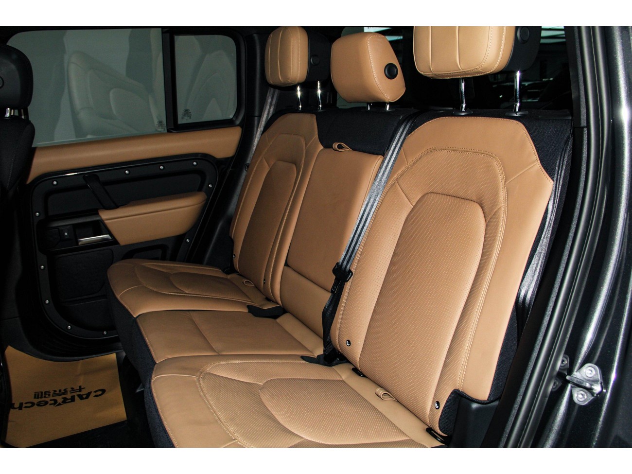 Land Rover Defender 2025