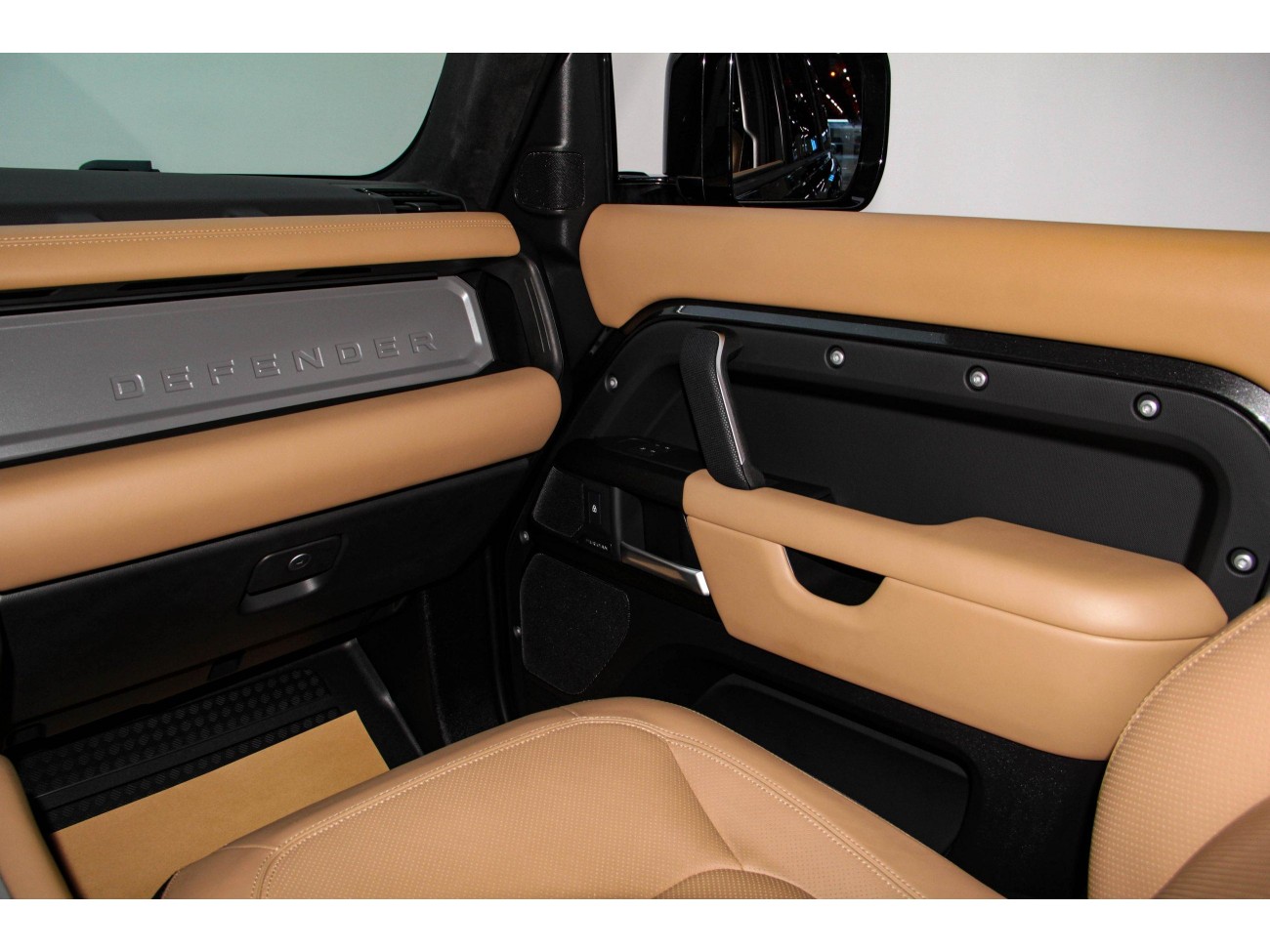 Land Rover Defender 2025