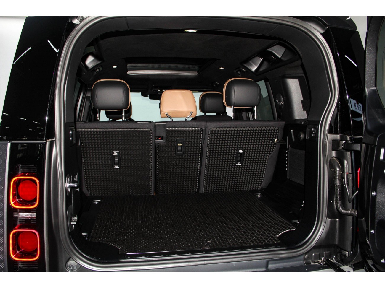 Land Rover Defender 2025