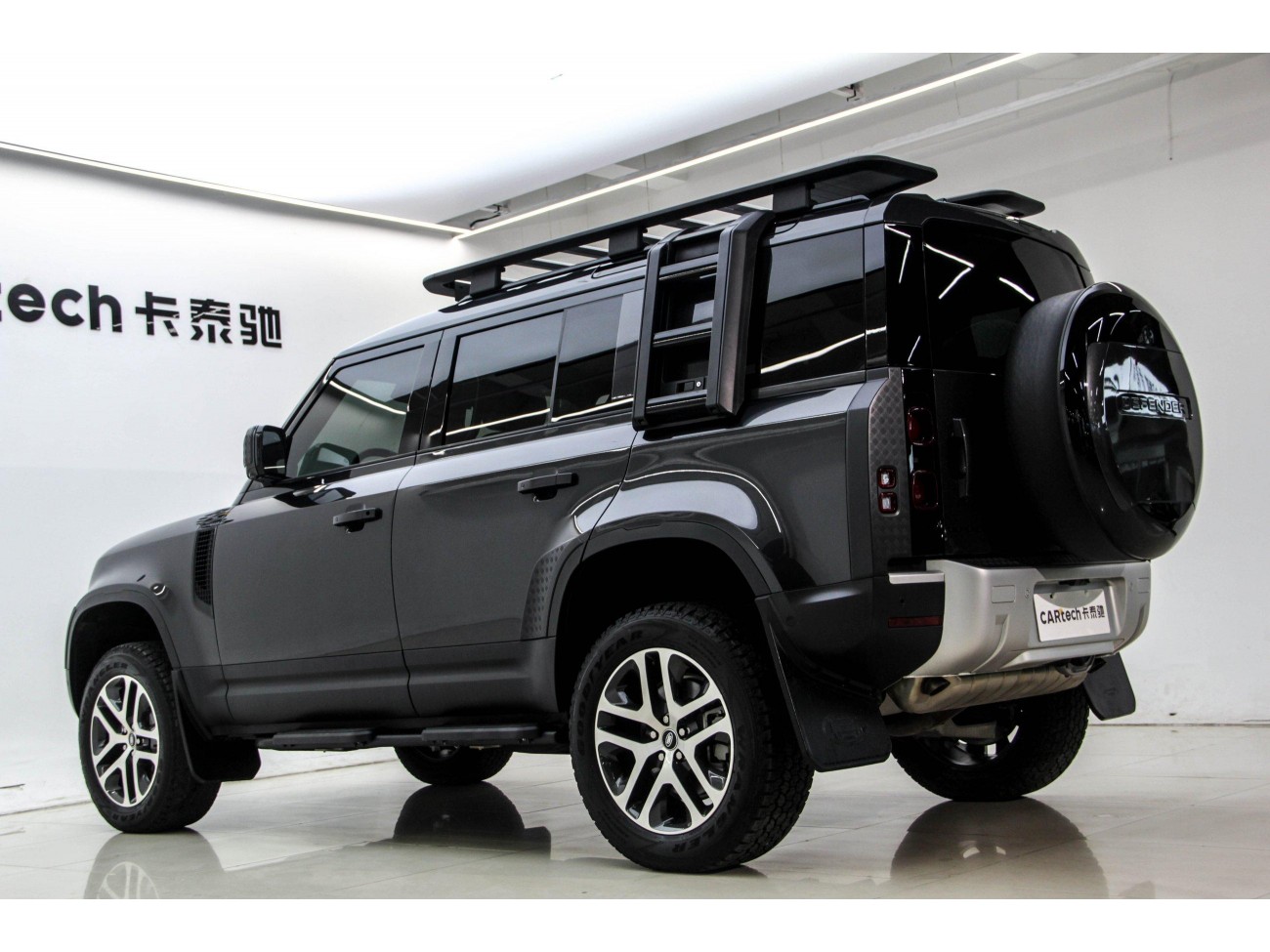 Land Rover Defender 2025