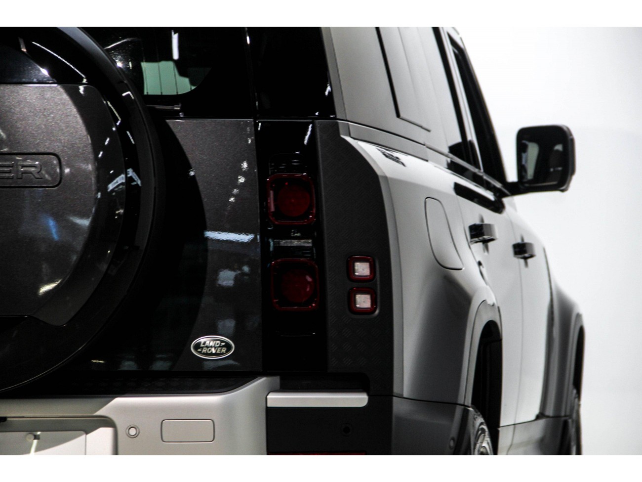Land Rover Defender 2025