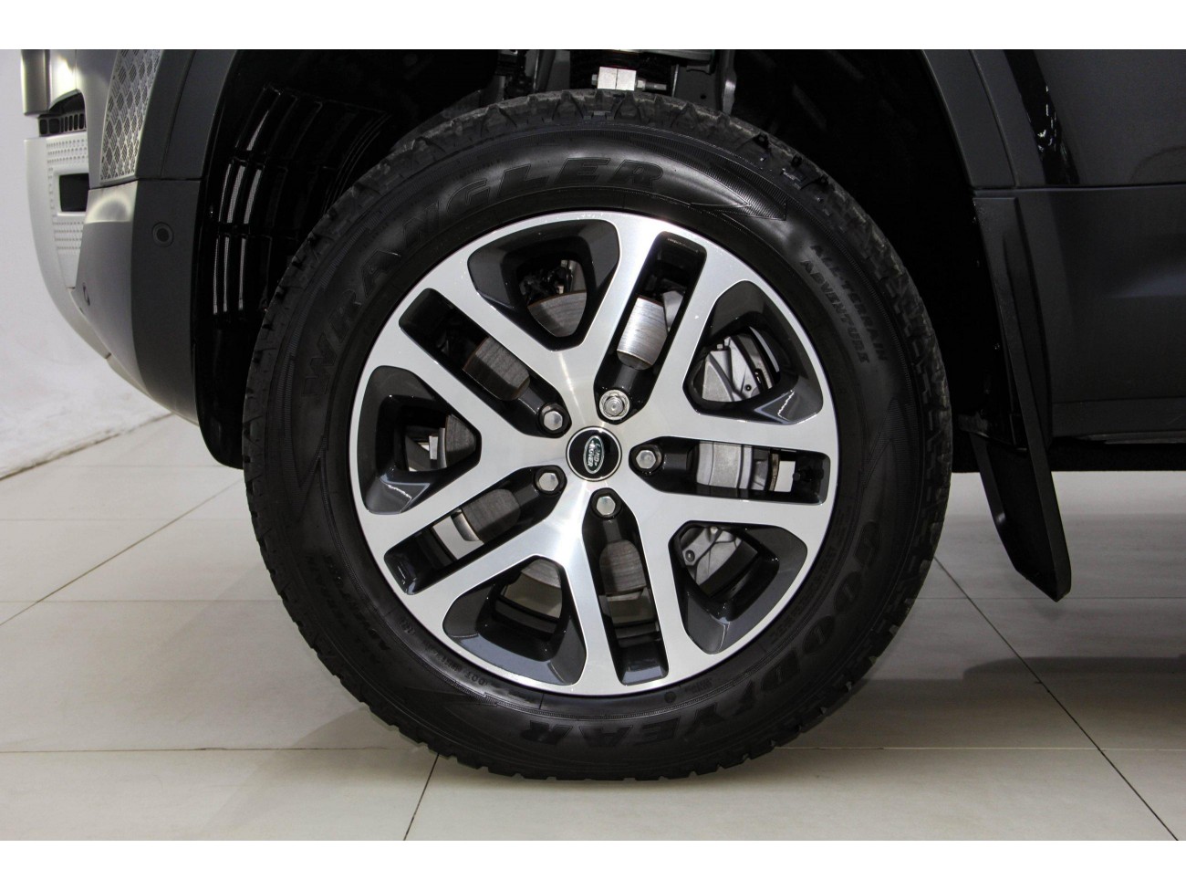 Land Rover Defender 2025