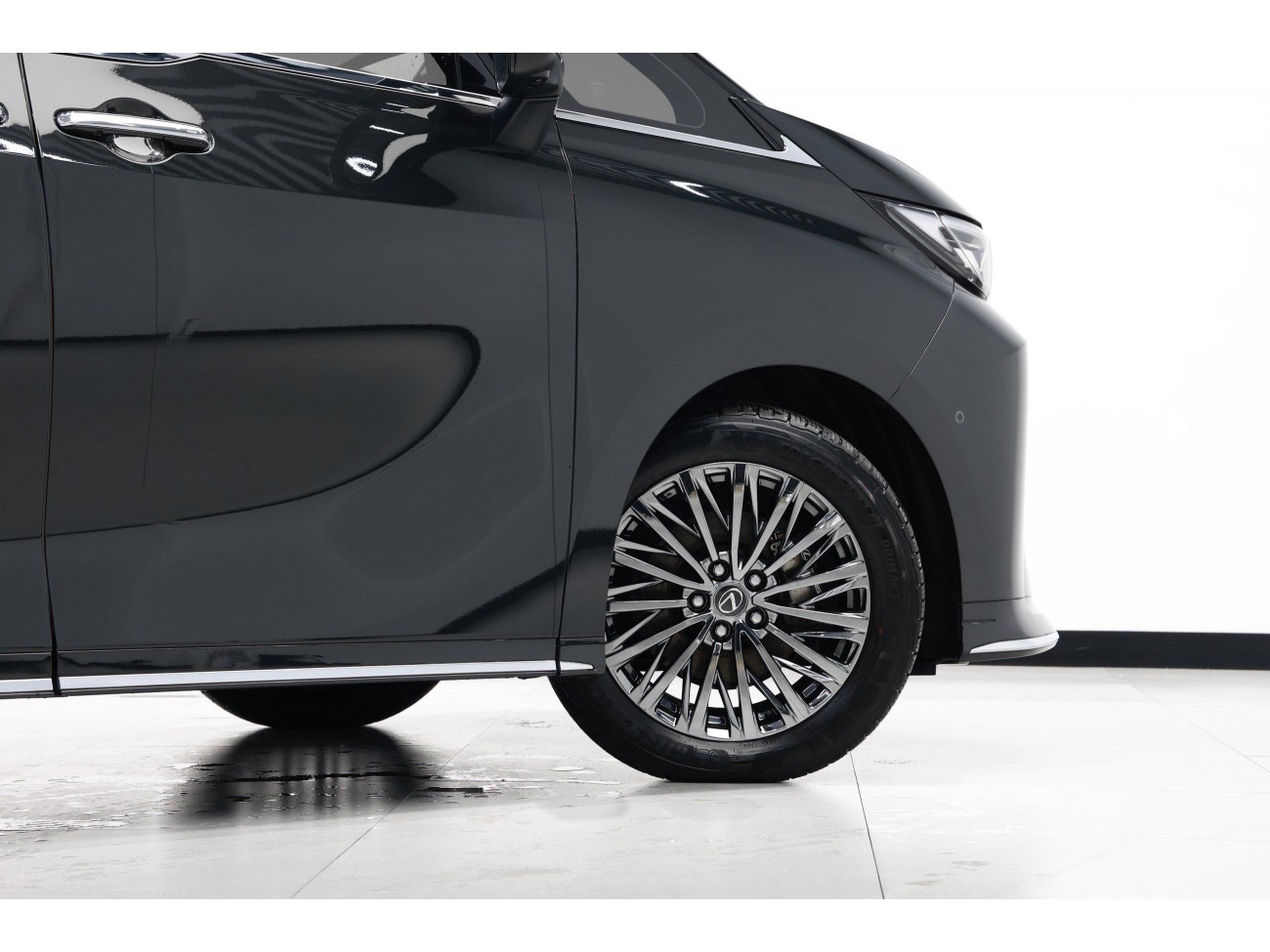 Lexus LM 350h 2024