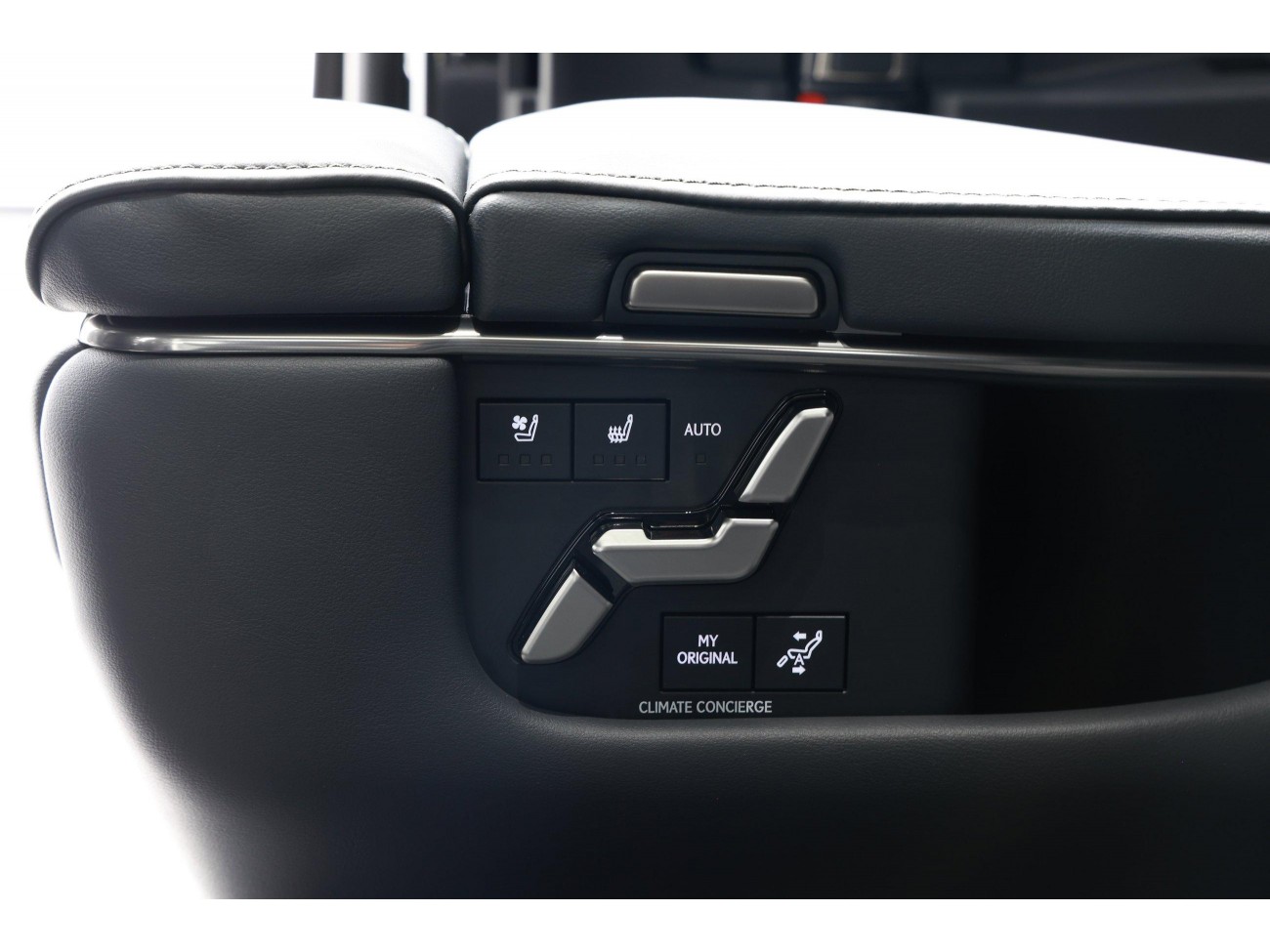Lexus LM 350h 2024