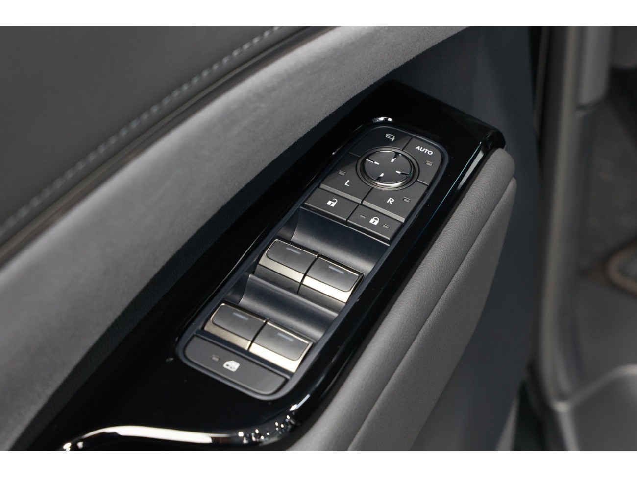 Lexus LM 350h 2024