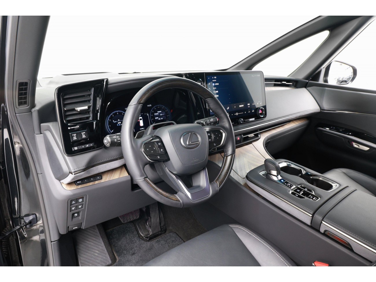Lexus LM 350h 2024