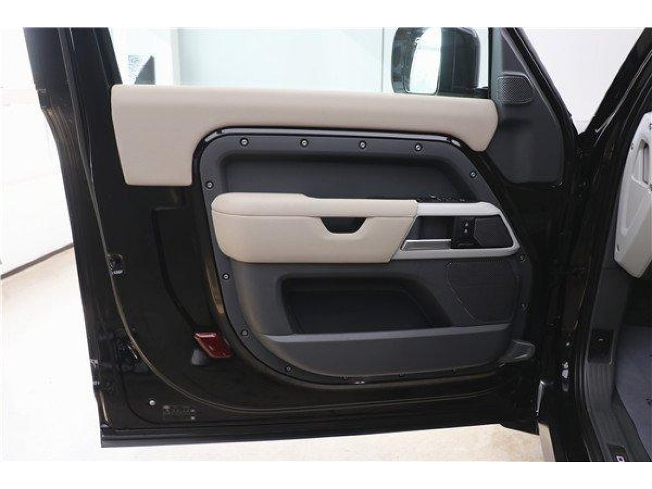 Land Rover Defender 2023