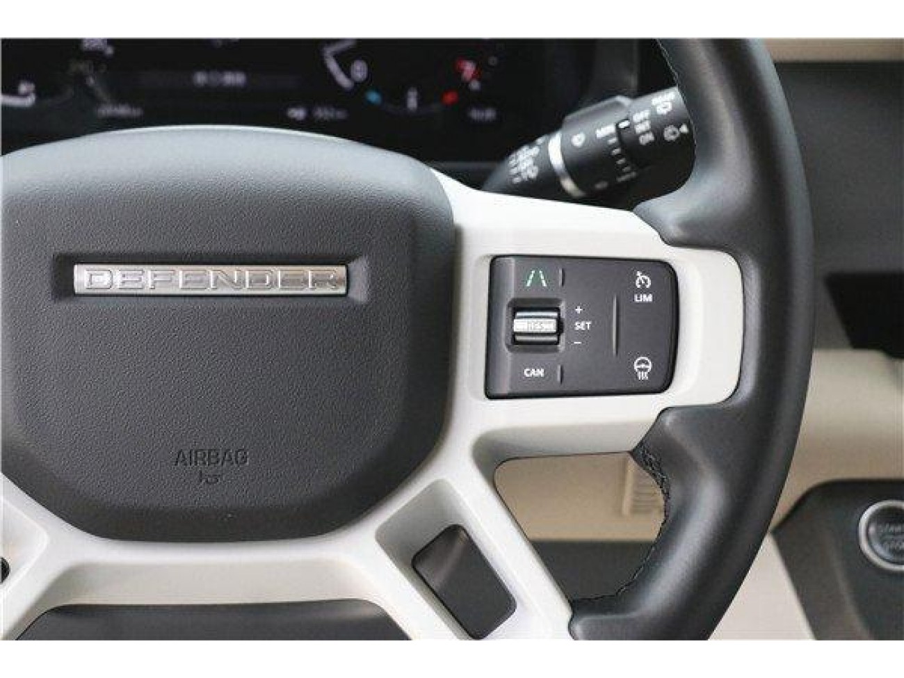 Land Rover Defender 2023