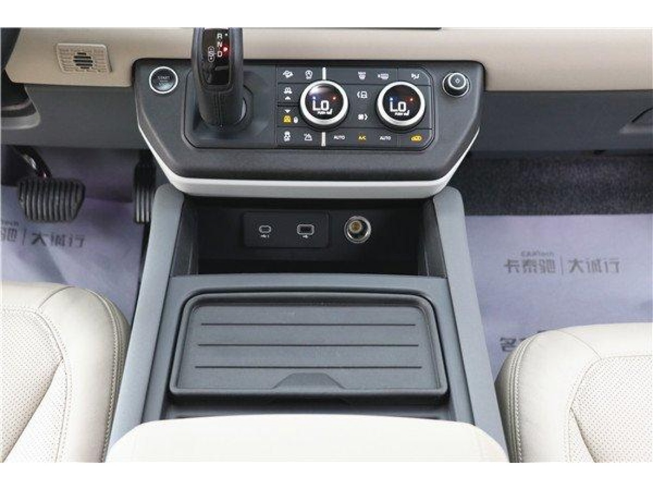 Land Rover Defender 2023