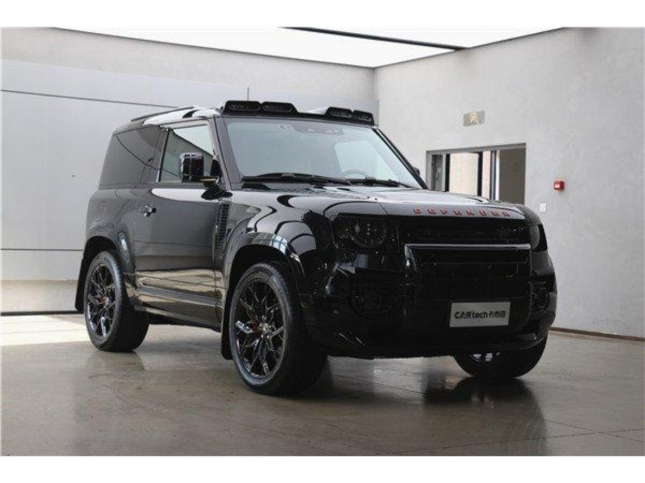 Land Rover Defender 2023
