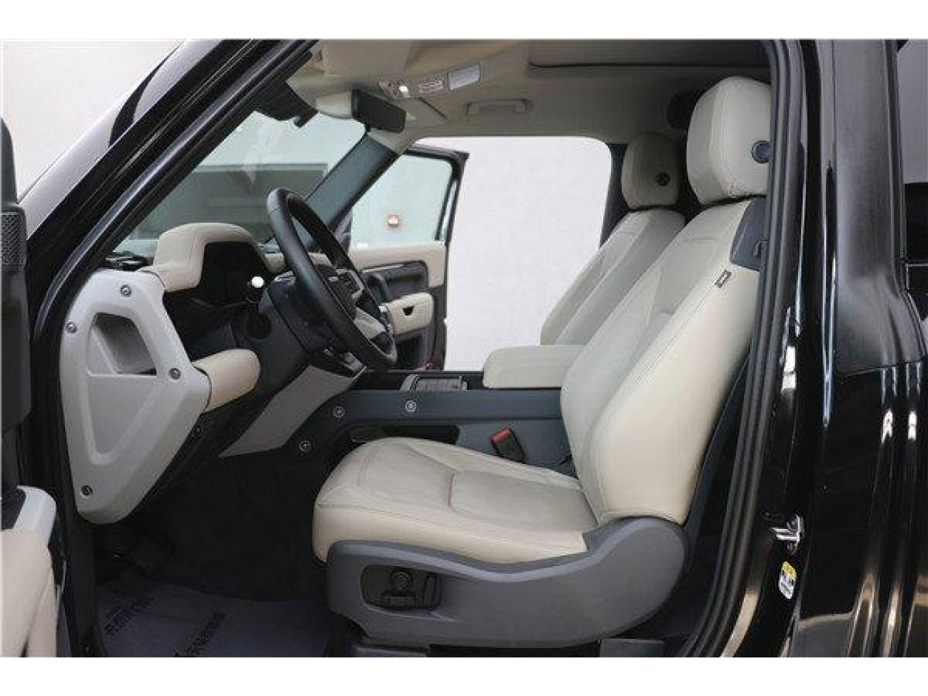 Land Rover Defender 2023