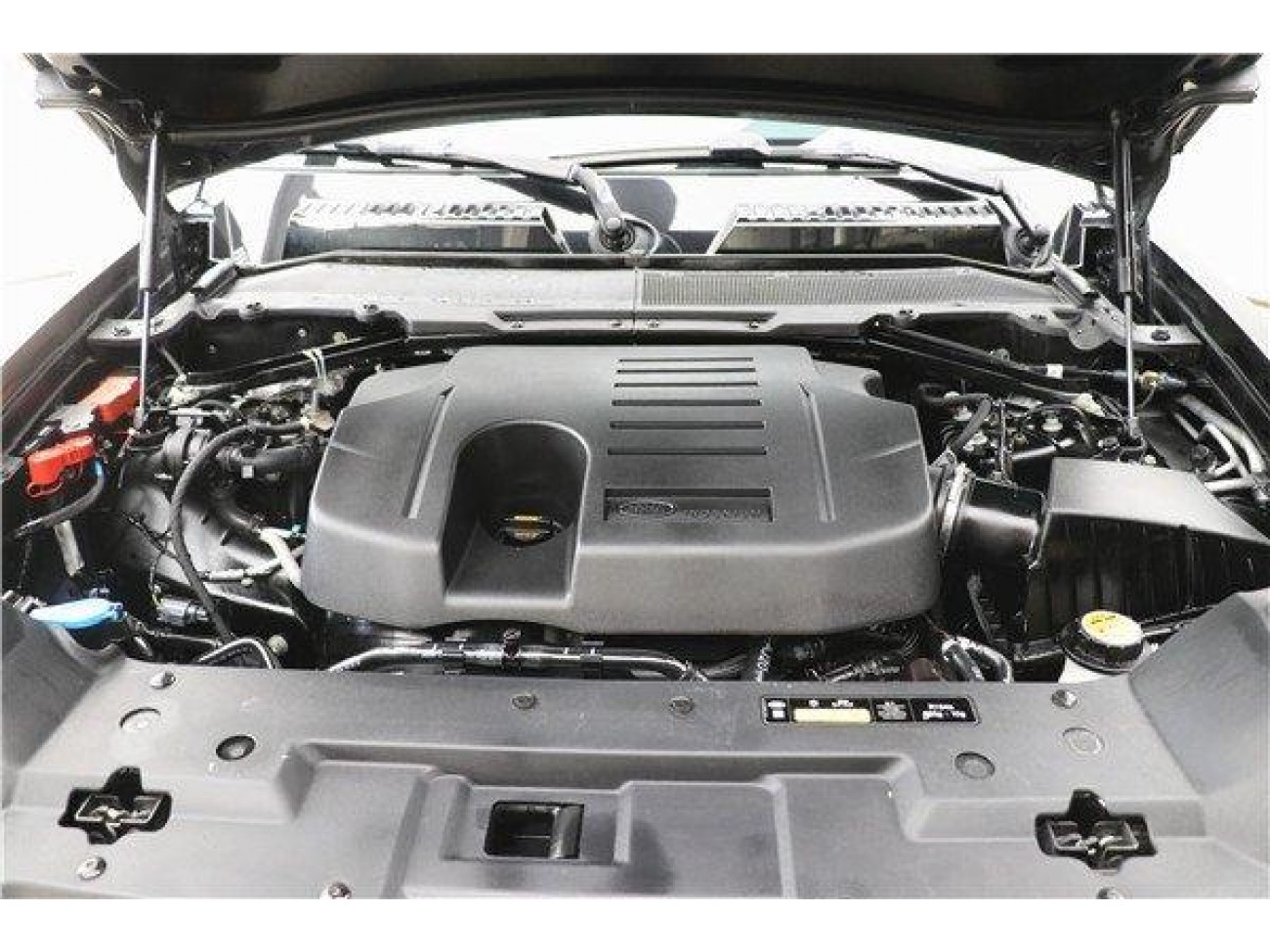 Land Rover Defender 2023