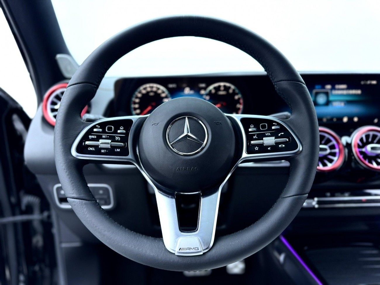 Mercedes-Benz GLB 2023