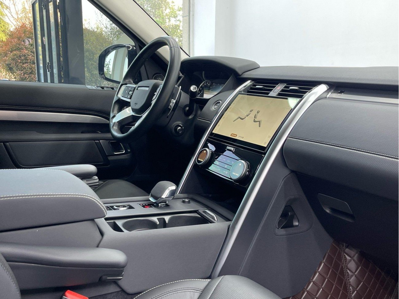 Land Rover Discovery 2023