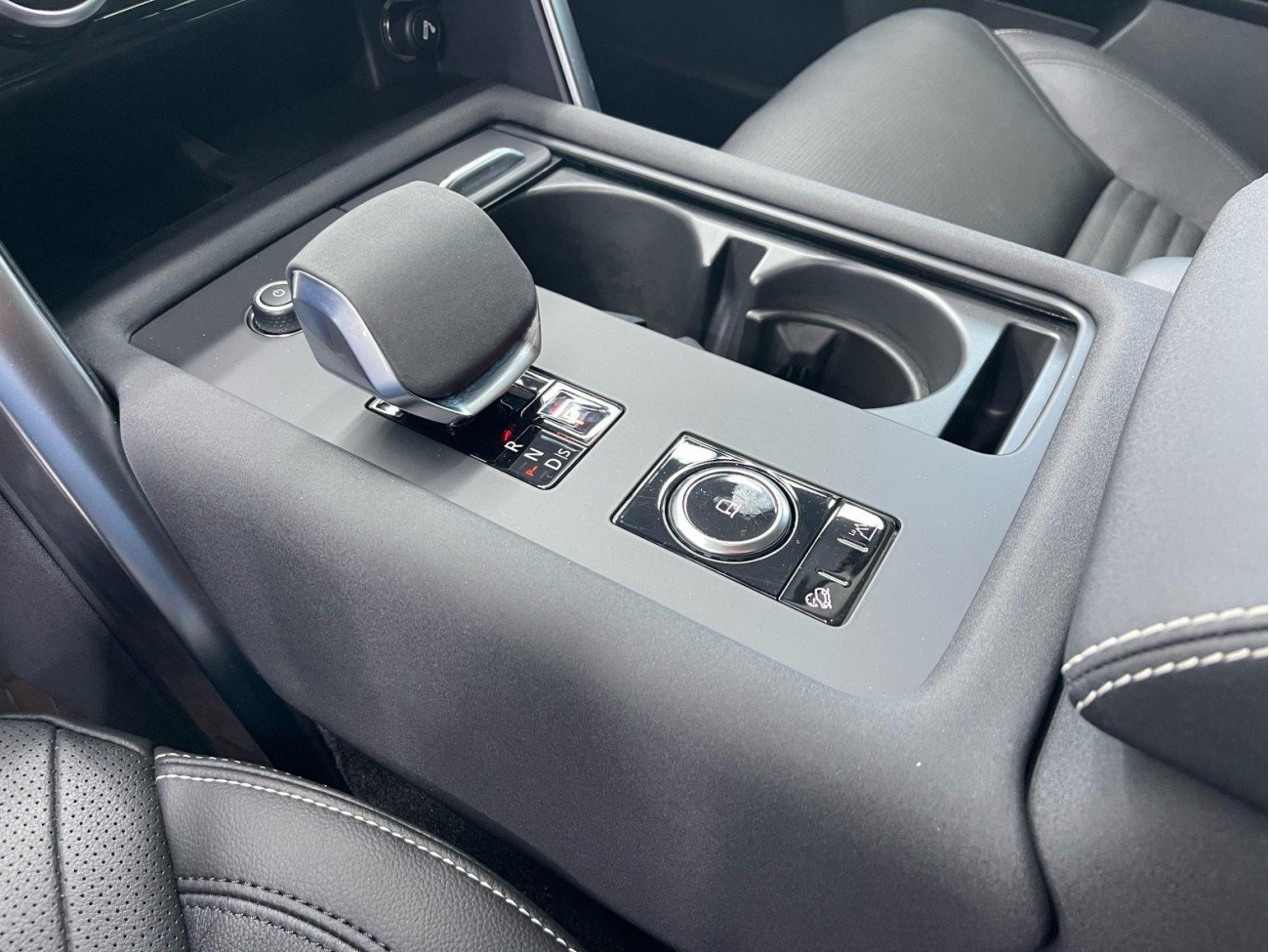 Land Rover Discovery 2023