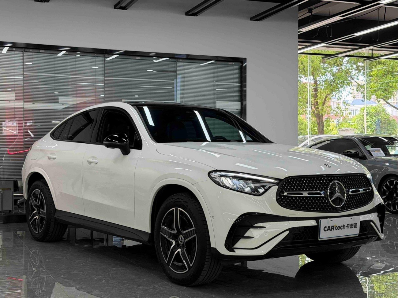 Mercedes-Benz GLC 260 4MATIC 2025