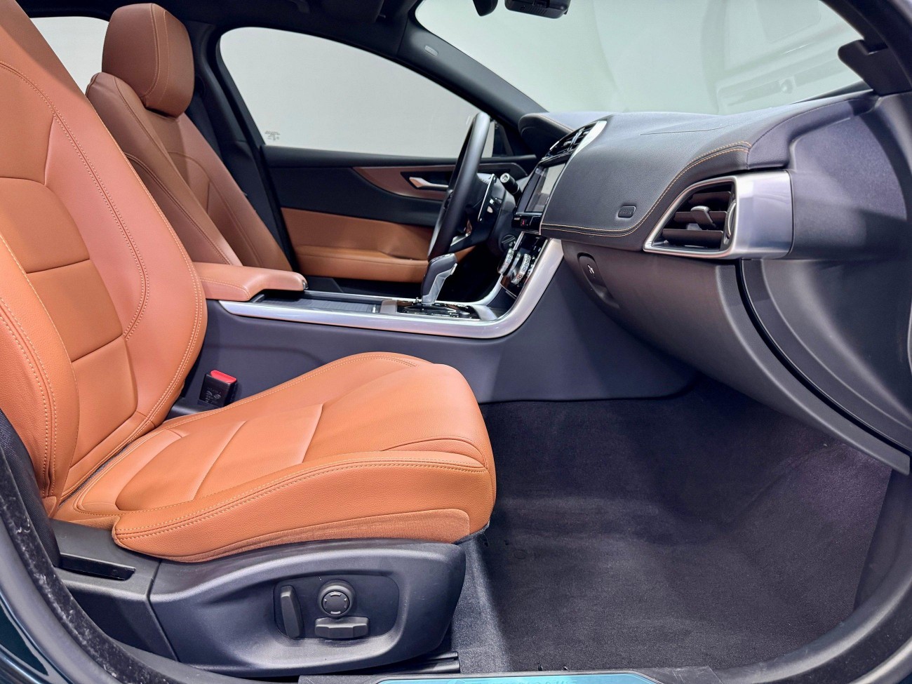 Jaguar XEL 2023