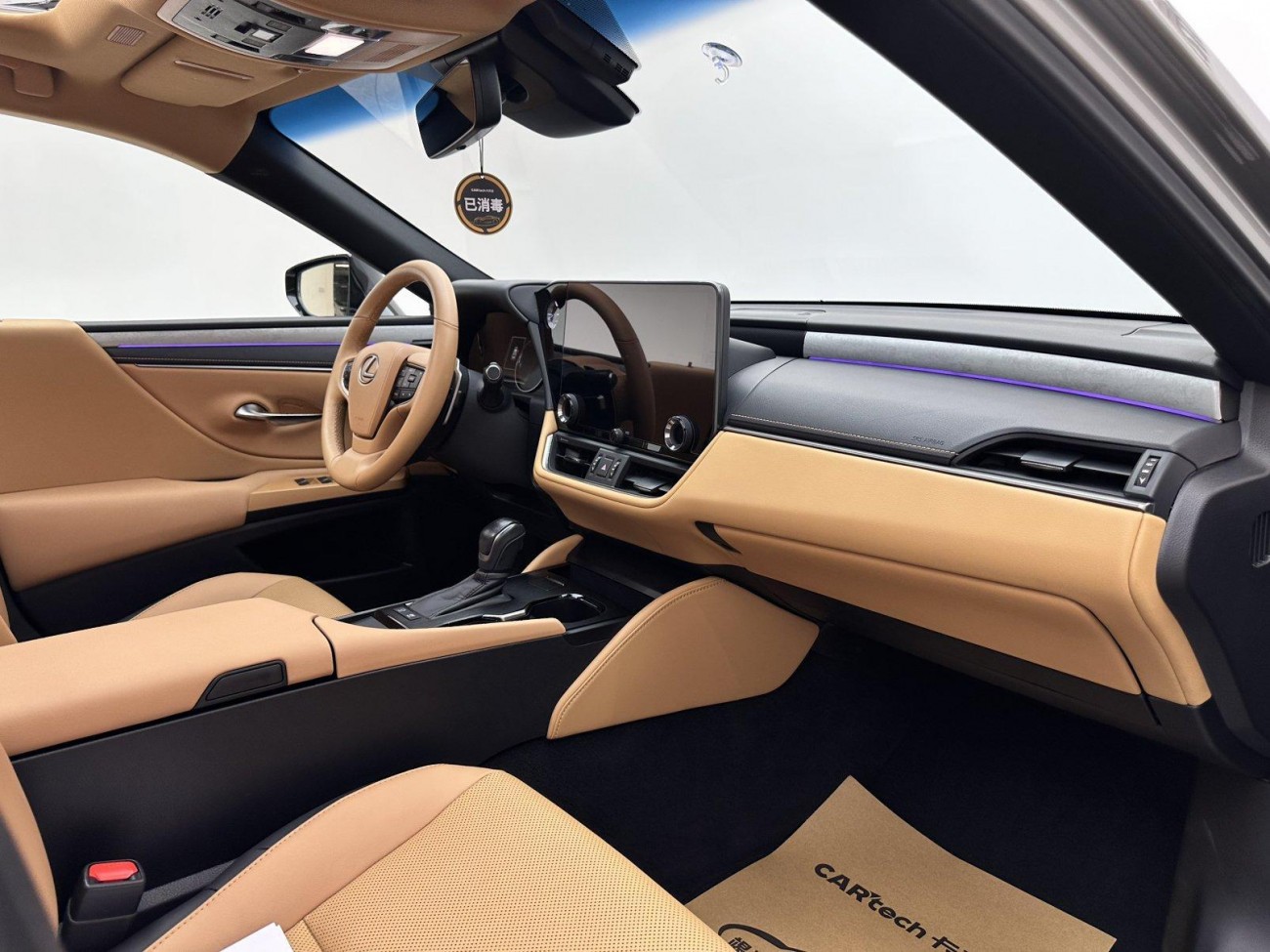 Lexus ES 300h 2025
