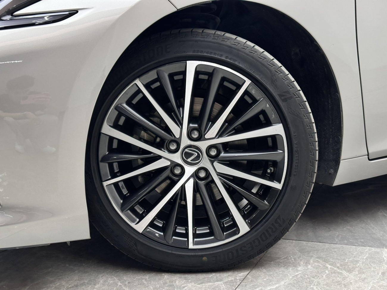 Lexus ES 300h 2025