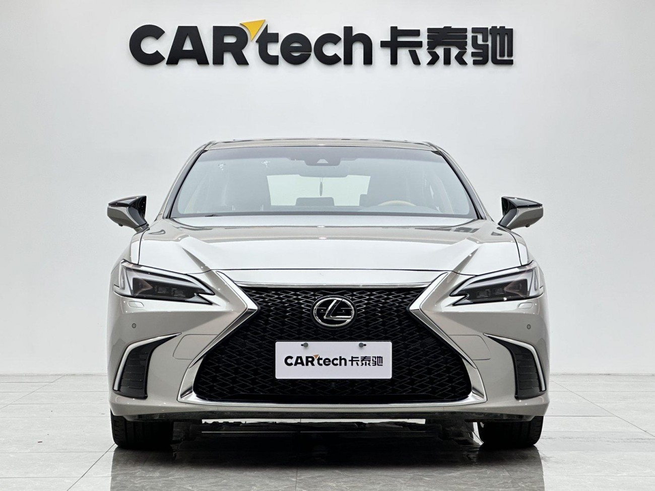 Lexus ES 300h 2025