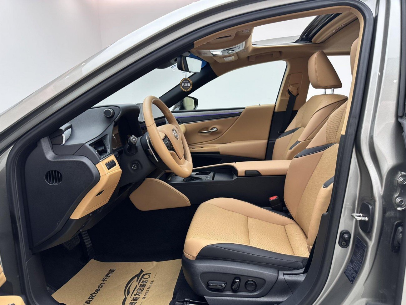 Lexus ES 300h 2025
