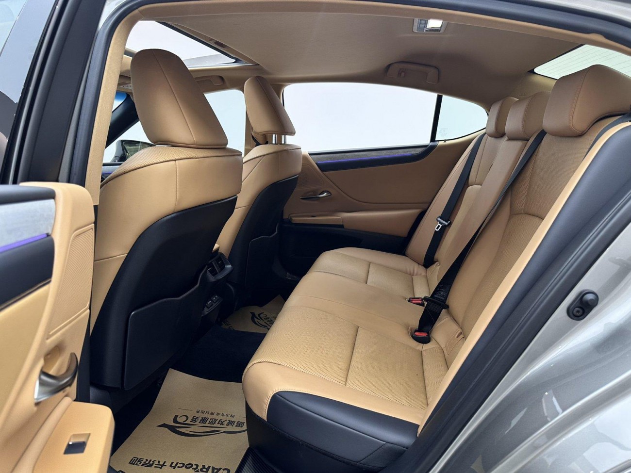 Lexus ES 300h 2025