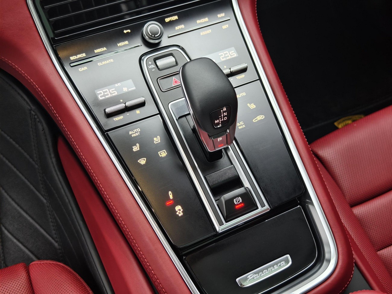 Porsche Panamera 2023